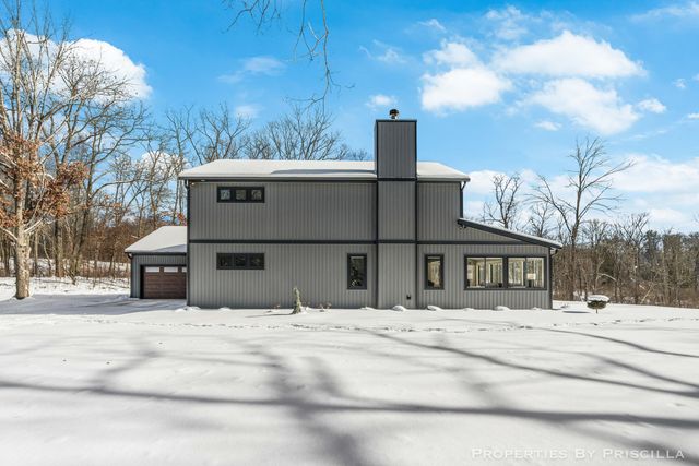 3008 E Upper Field Trail, Newaygo, MI 49337