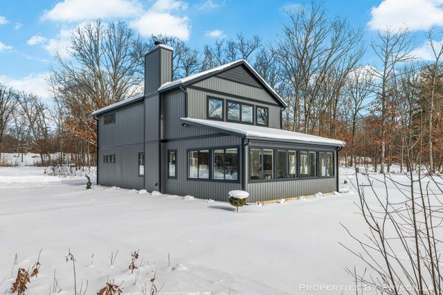 3008 E Upper Field Trail, Newaygo, MI 49337