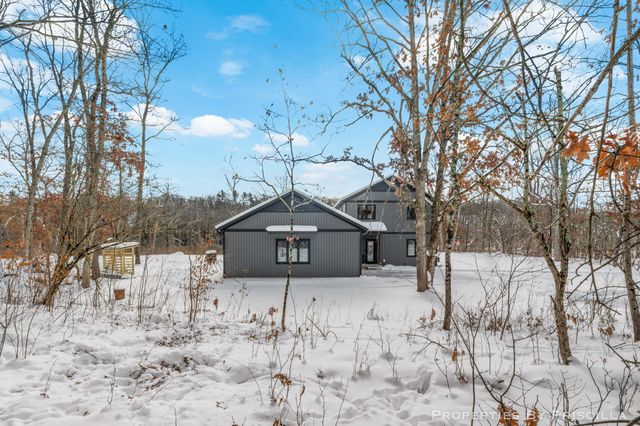3008 E Upper Field Trail, Newaygo, MI 49337