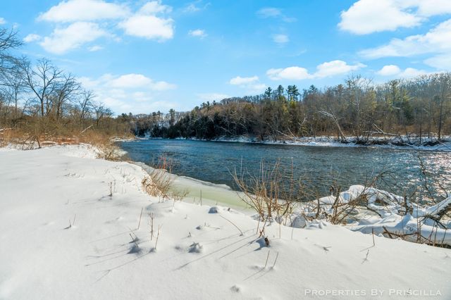 3008 E Upper Field Trail, Newaygo, MI 49337