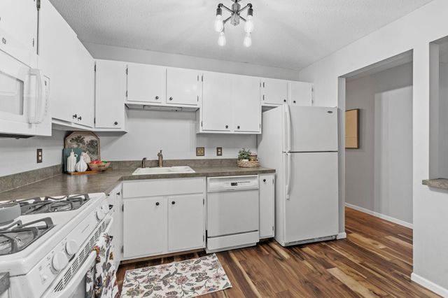 11160 Anderson Lakes Parkway 202, Eden Prairie, MN 55344