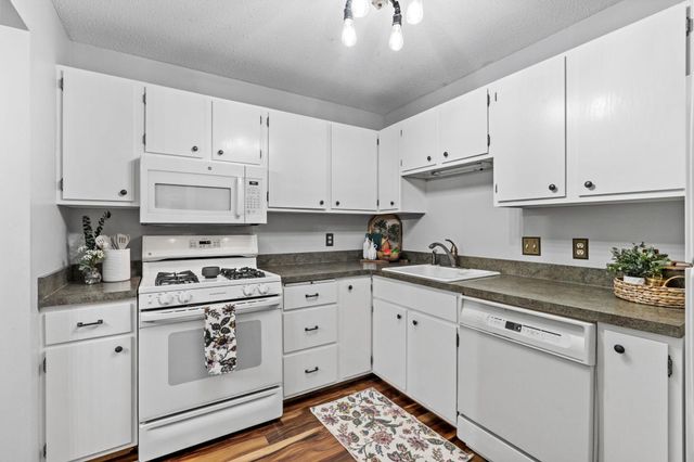 11160 Anderson Lakes Parkway 202, Eden Prairie, MN 55344