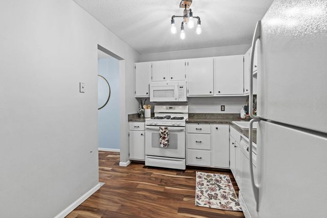 11160 Anderson Lakes Parkway 202, Eden Prairie, MN 55344