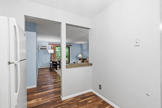 11160 Anderson Lakes Parkway 202, Eden Prairie, MN 55344