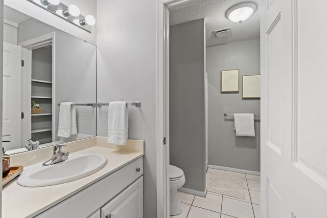 11160 Anderson Lakes Parkway 202, Eden Prairie, MN 55344