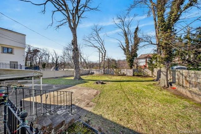 167 Old Mill Road, Manhasset, NY 11030