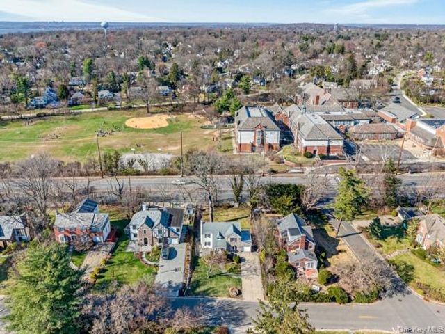 167 Old Mill Road, Manhasset, NY 11030