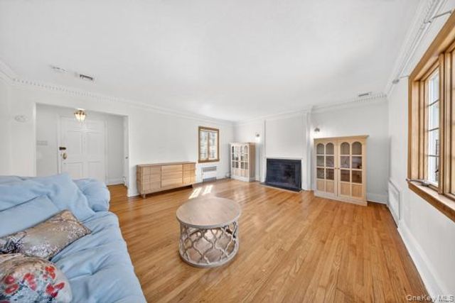 167 Old Mill Road, Manhasset, NY 11030