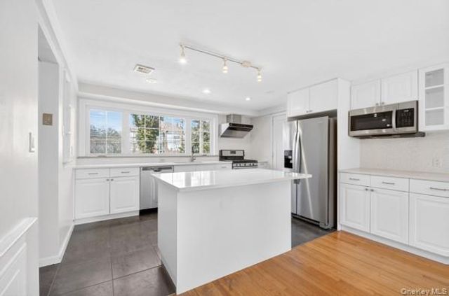 167 Old Mill Road, Manhasset, NY 11030