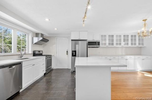 167 Old Mill Road, Manhasset, NY 11030