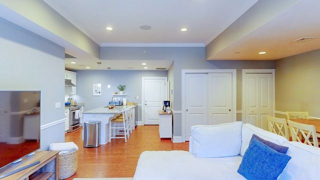 616 E 4th St 105, Boston, MA 02127