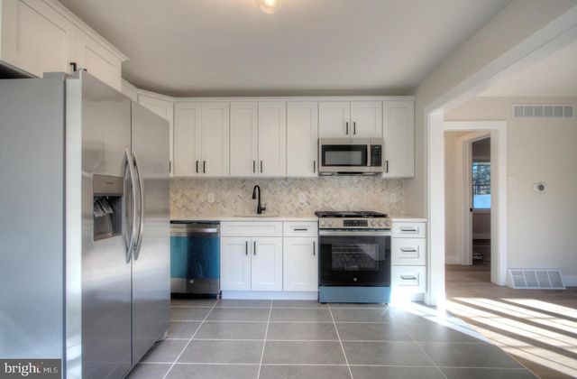 1342 MAYS LANDING RD, Hammonton, NJ 08037