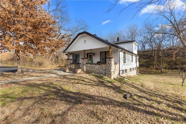 215 S 12th Street, Kansas City, KS 66102