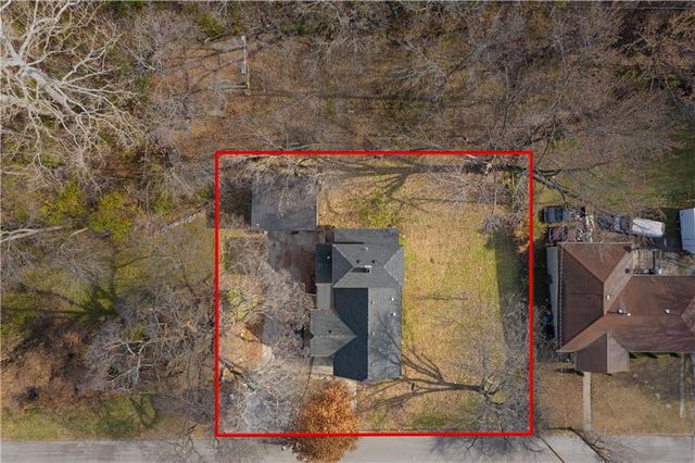 215 S 12th Street, Kansas City, KS 66102