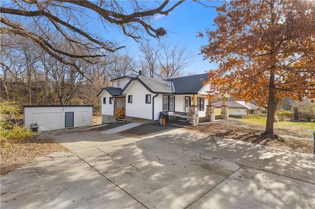 215 S 12th Street, Kansas City, KS 66102