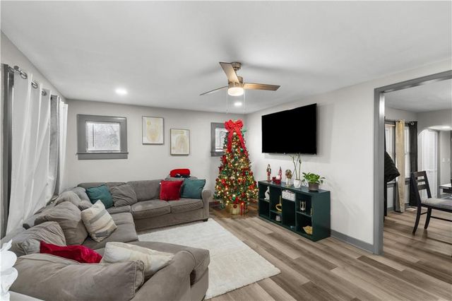 215 S 12th Street, Kansas City, KS 66102