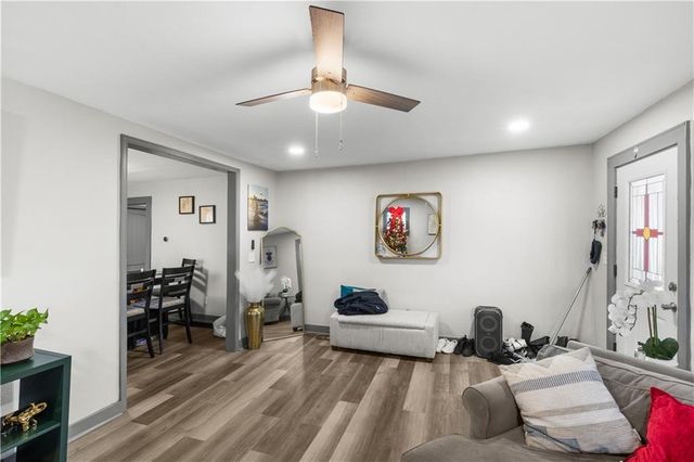 215 S 12th Street, Kansas City, KS 66102