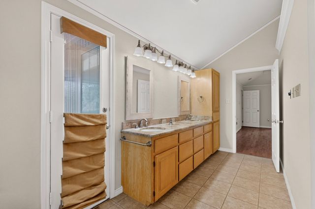 1216 Olde Towne Drive, Irving, TX 75061