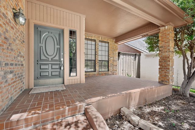 1216 Olde Towne Drive, Irving, TX 75061