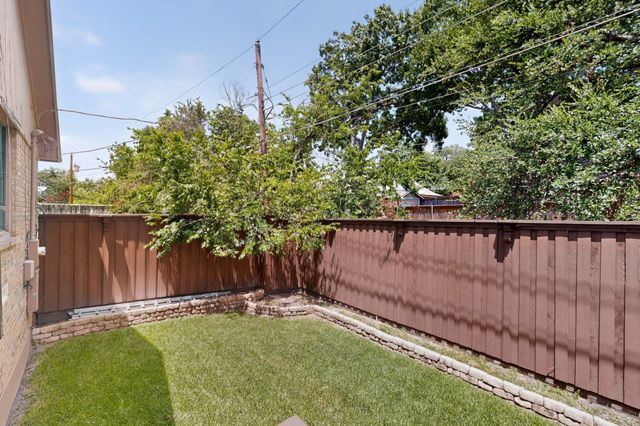 1216 Olde Towne Drive, Irving, TX 75061