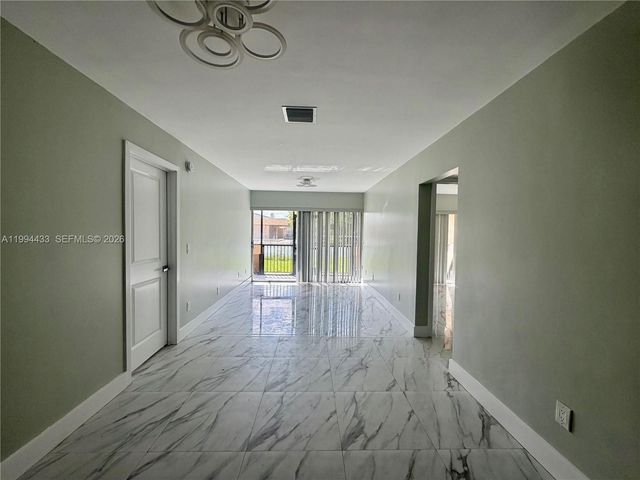 488 NE 18th Ave 103, Homestead, FL 33033