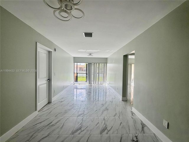 488 NE 18th Ave 103, Homestead, FL 33033