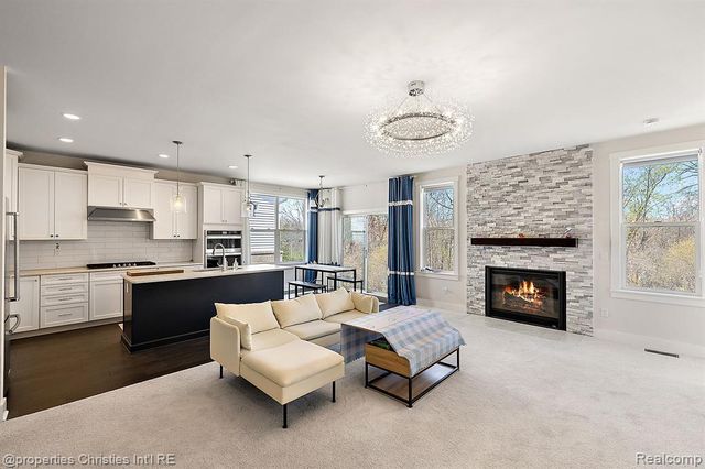 5545 Helmsdale Boulevard, West Bloomfield, MI 48322