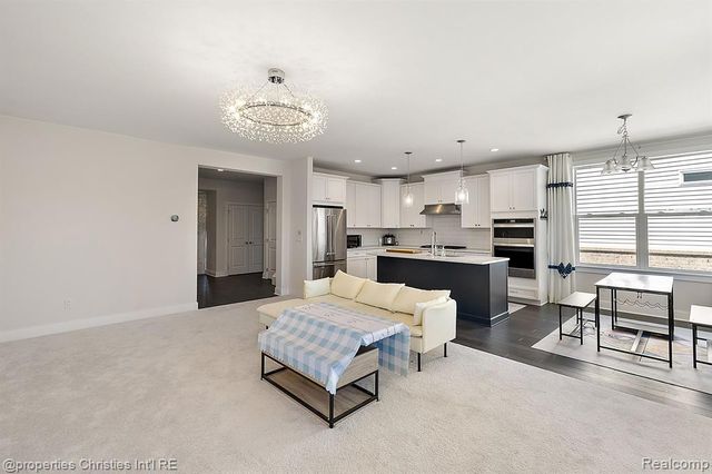 5545 Helmsdale Boulevard, West Bloomfield, MI 48322