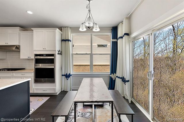 5545 Helmsdale Boulevard, West Bloomfield, MI 48322