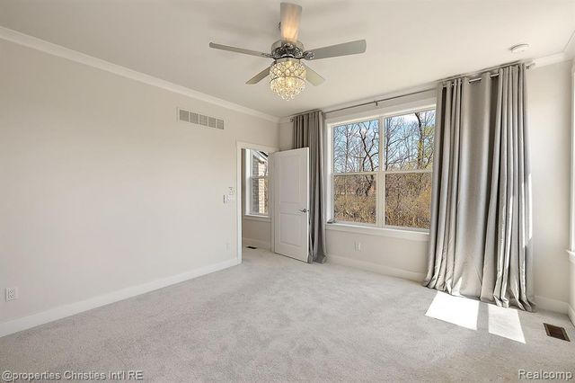 5545 Helmsdale Boulevard, West Bloomfield, MI 48322