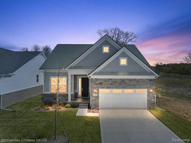 5545 Helmsdale Boulevard, West Bloomfield, MI 48322