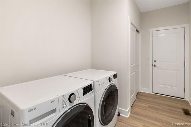 5545 Helmsdale Boulevard, West Bloomfield, MI 48322