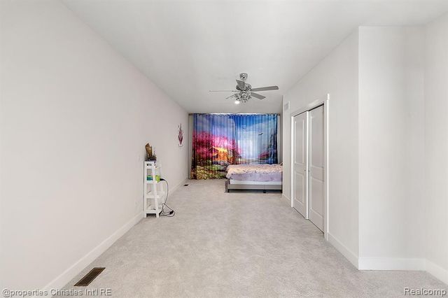 5545 Helmsdale Boulevard, West Bloomfield, MI 48322