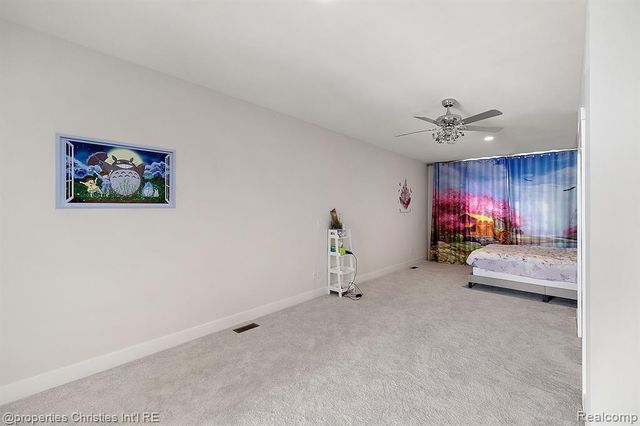 5545 Helmsdale Boulevard, West Bloomfield, MI 48322