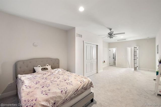 5545 Helmsdale Boulevard, West Bloomfield, MI 48322