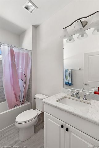 5545 Helmsdale Boulevard, West Bloomfield, MI 48322