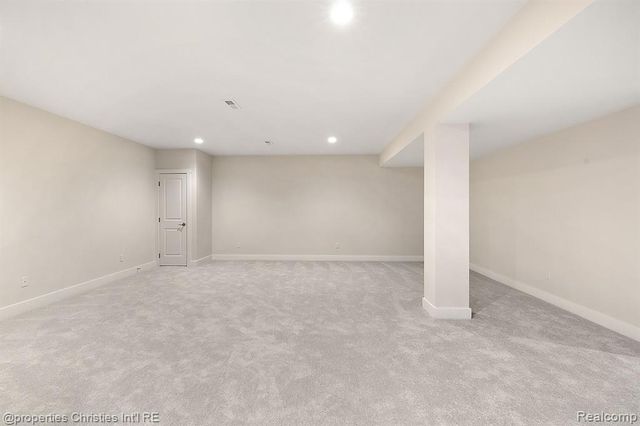 5545 Helmsdale Boulevard, West Bloomfield, MI 48322