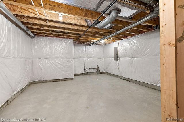 5545 Helmsdale Boulevard, West Bloomfield, MI 48322