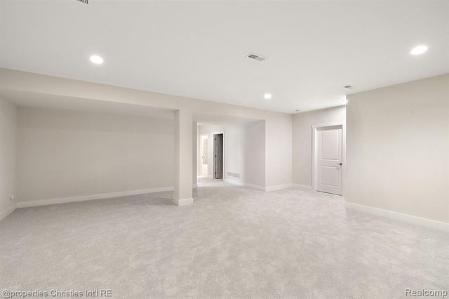 5545 Helmsdale Boulevard, West Bloomfield, MI 48322