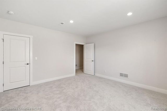 5545 Helmsdale Boulevard, West Bloomfield, MI 48322