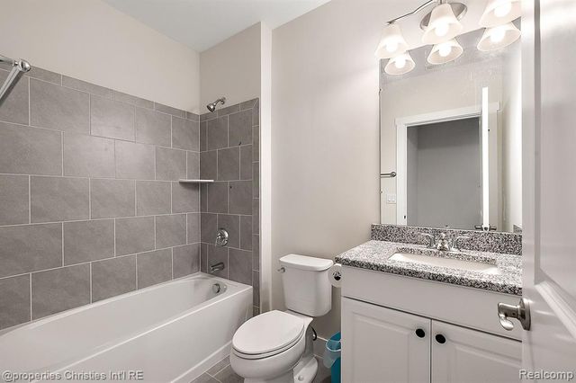 5545 Helmsdale Boulevard, West Bloomfield, MI 48322