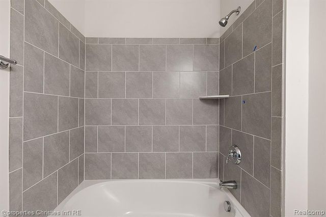 5545 Helmsdale Boulevard, West Bloomfield, MI 48322