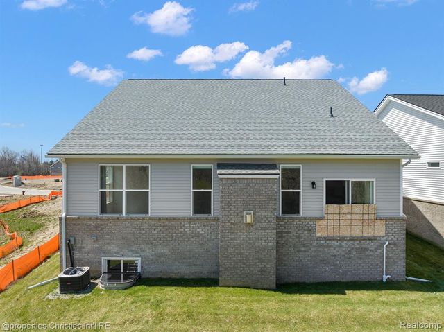 5545 Helmsdale Boulevard, West Bloomfield, MI 48322