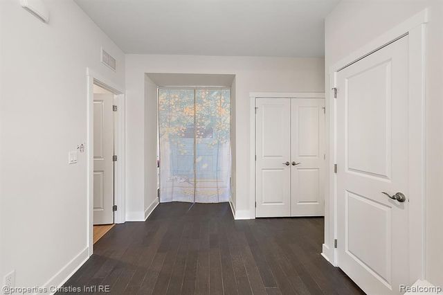 5545 Helmsdale Boulevard, West Bloomfield, MI 48322