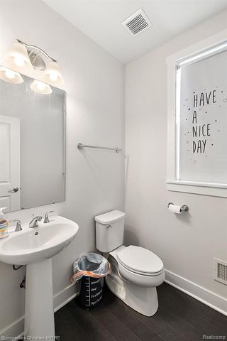 5545 Helmsdale Boulevard, West Bloomfield, MI 48322