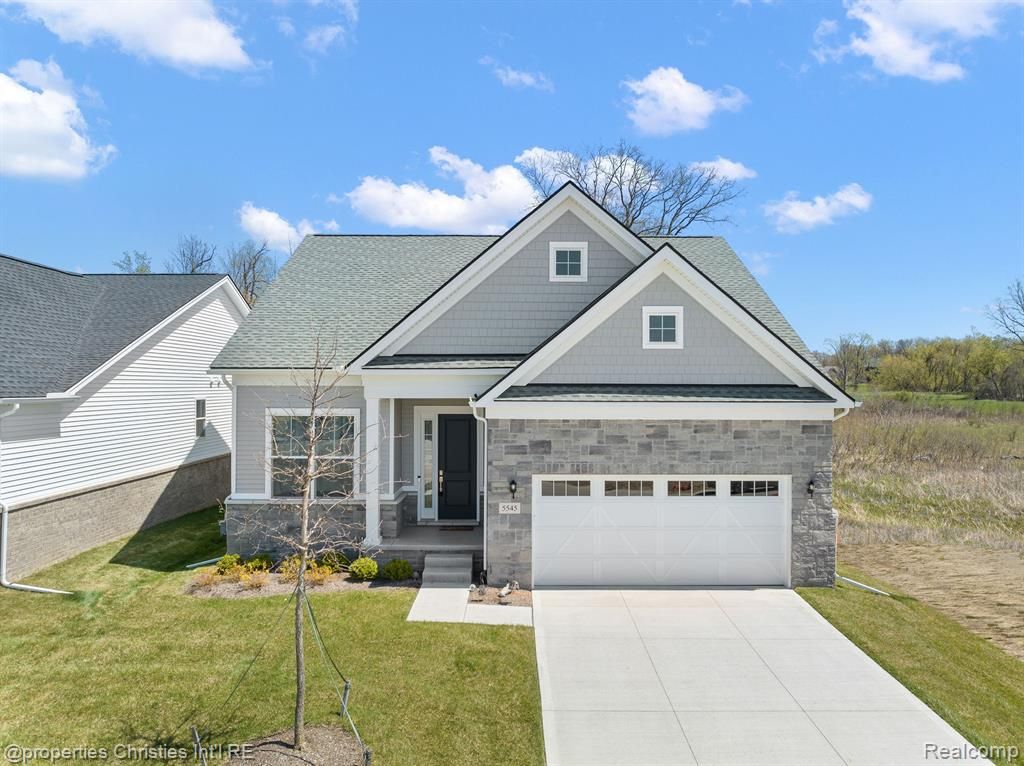 5545 Helmsdale Boulevard, West Bloomfield, MI 48322