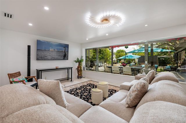 2216 S OCCIDENT STREET, Tampa, FL 33629