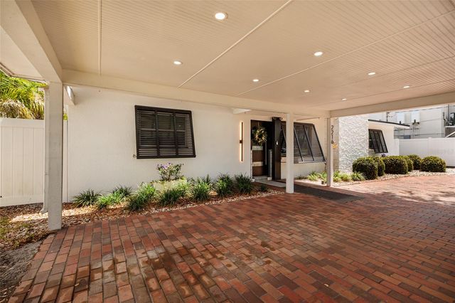 2216 S OCCIDENT STREET, Tampa, FL 33629