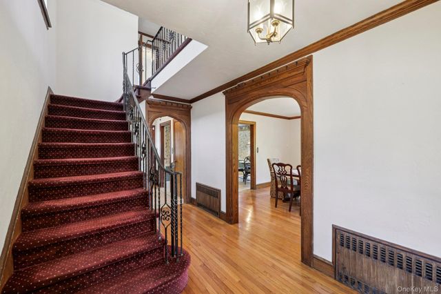 12 Sutton Place, Rockville Centre, NY 11570
