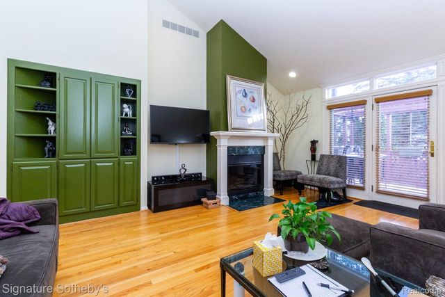 424 Oak Run Court 11, Royal Oak, MI 48073